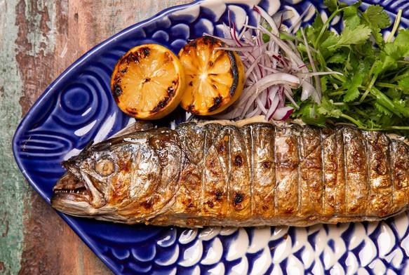 Peixe recheado com farofa de camarão