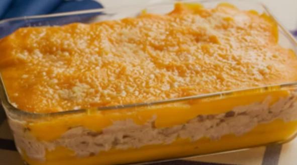 Escondidinho de mandioca com cenoura