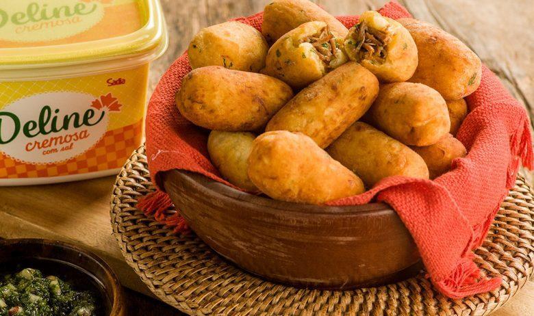 Bolinho de mandioca com costelinha