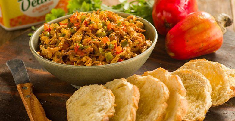 Carne de caju desfiada