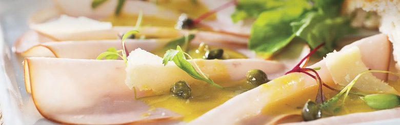 Salada carpaccio com peito de peru