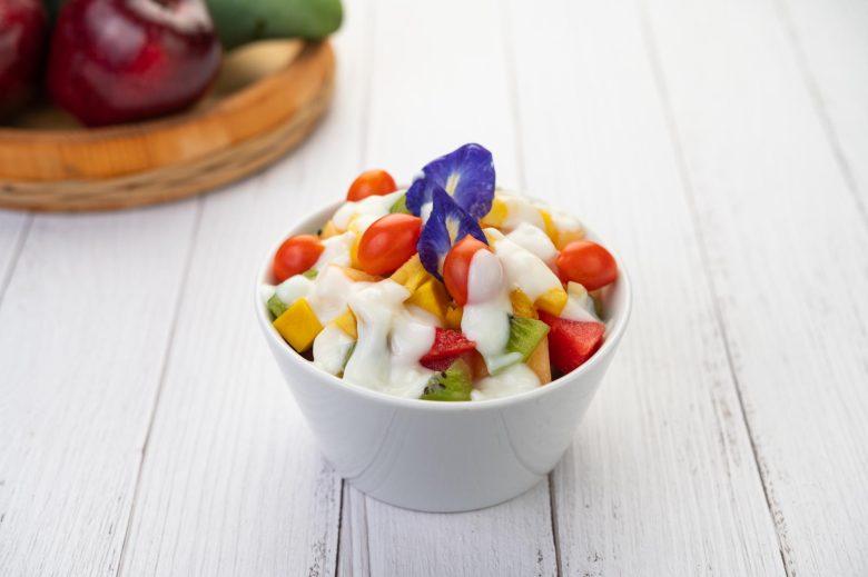 Salada de fruta cremosa