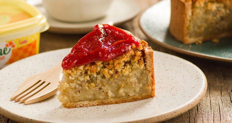 Torta de castanha do Pará com goiabada