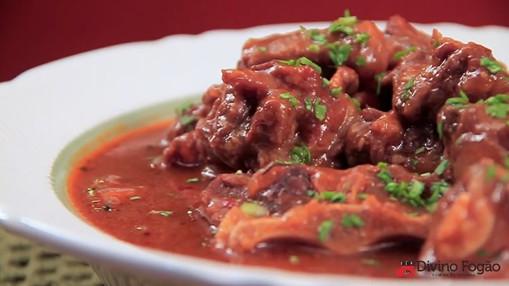Rabada com molho de tomate
