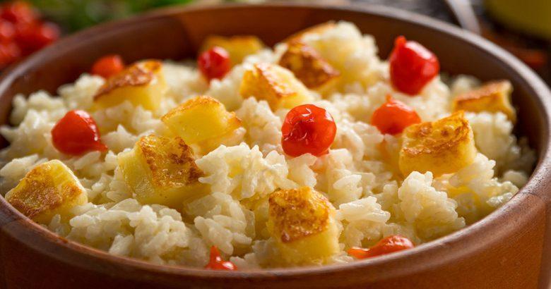 Arroz de leite com queijo coalho tostado e pimenta biquinho