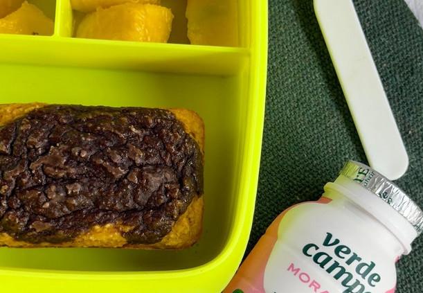 Bolinho mesclado de laranja com cenoura e cacau