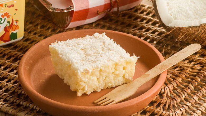 Bolo gelado de tapioca com coco