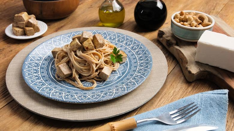 Carbonara vegano com tofu