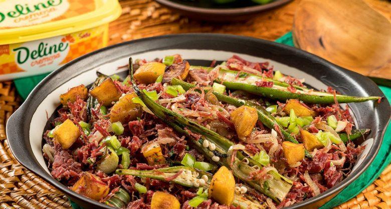 Carne seca com quiabo e banana