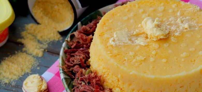 Cuscuz com carne seca desfiada