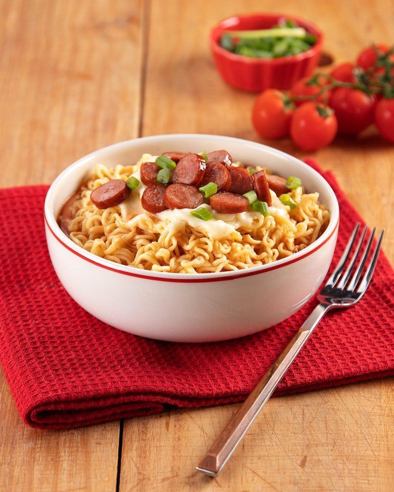 Lámen de tomate com requeijão