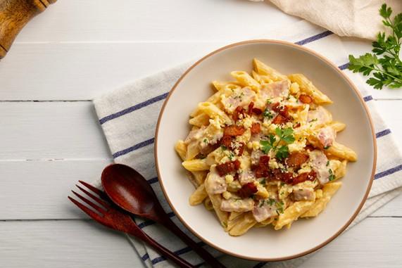Macarrão cremoso com bacon