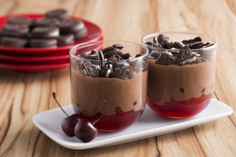 Mousse de chocolate com biscoito de baunilha