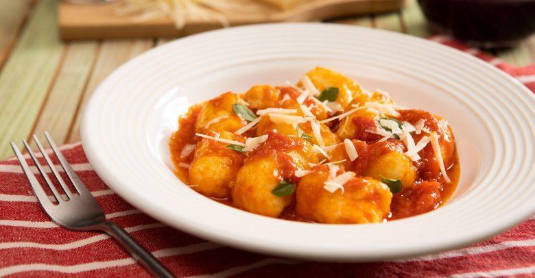 Nhoque de batata recheado com provolone