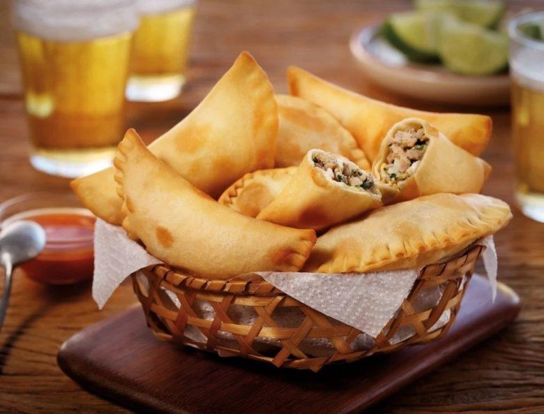 Pastelzinho com carne moída suína