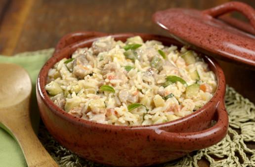 Arroz cremoso de frango na panela de pressão