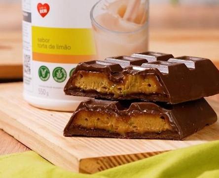 Barra fit recheada com shake de coco