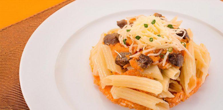 Penne de carne de sol e creme de jerimum