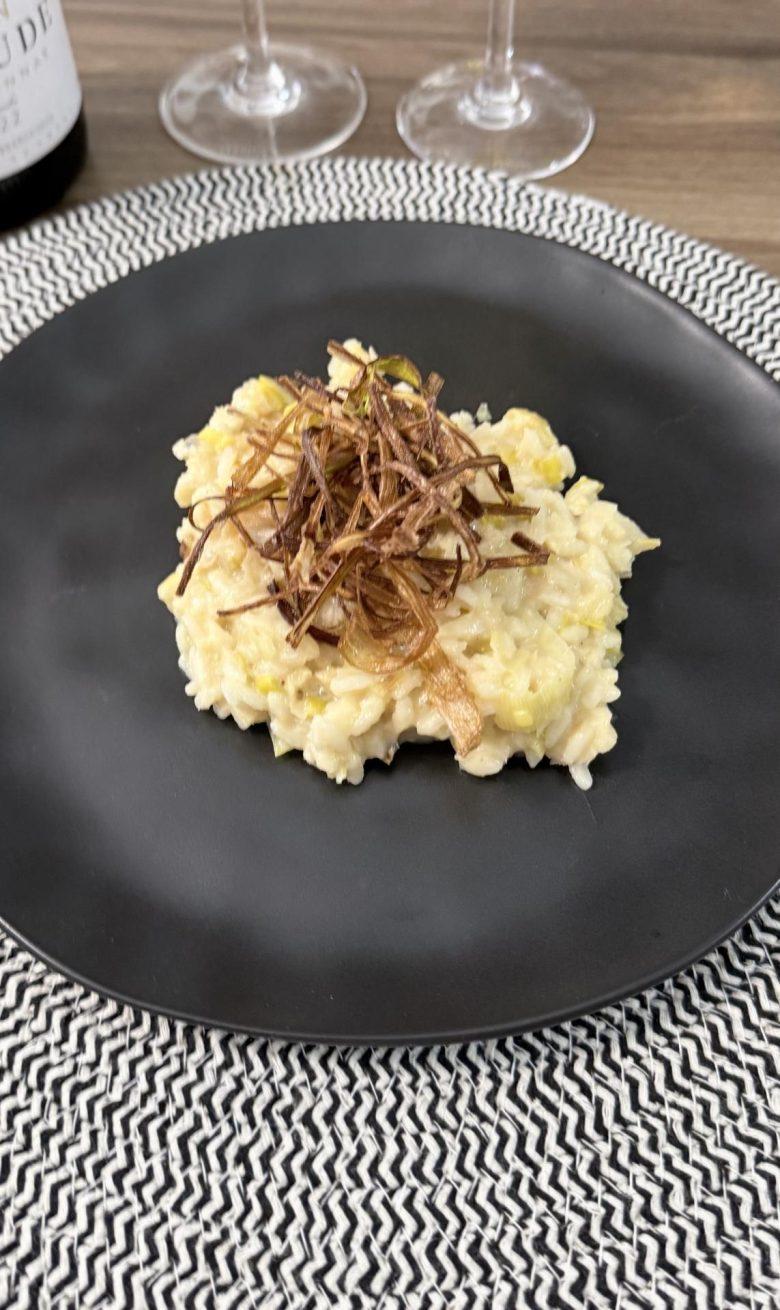 Risoto de bacalhau com crispy de alho-poró