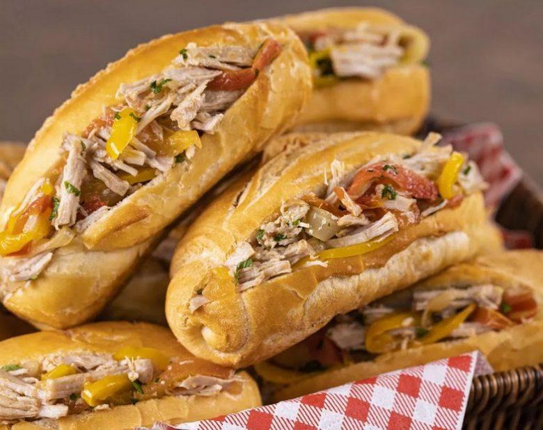 Sanduíche junino de pernil