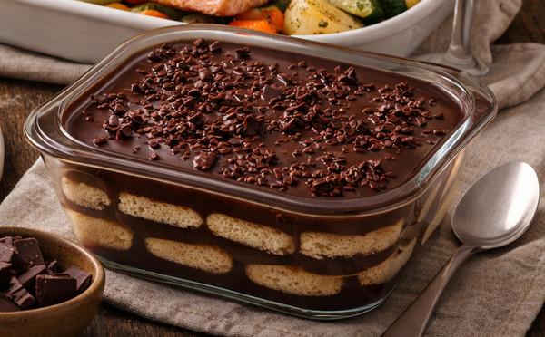 Pavê rápido de chocolate com biscoito
