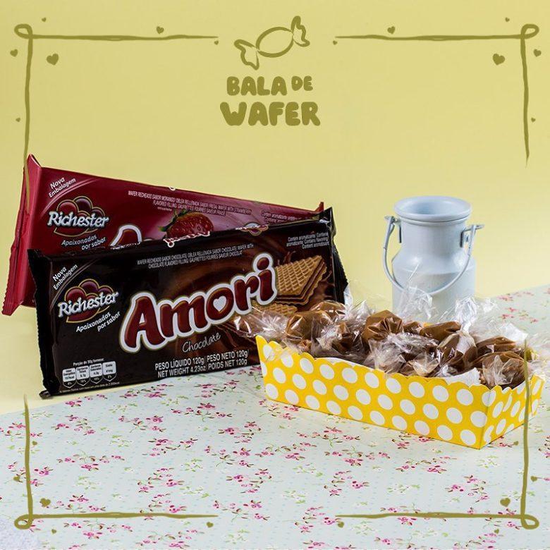Bala de caramelo com biscoito