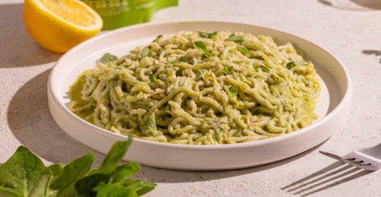 Macarrão proteico com molho verde