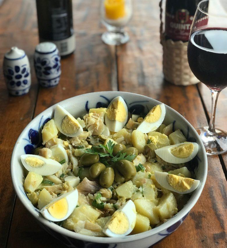 Salada de batata com bacalhau