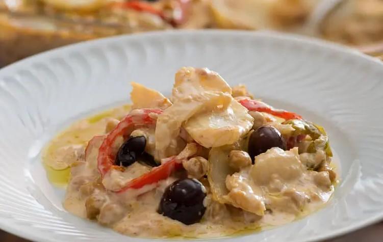 Bacalhau cremoso com creme de cebola