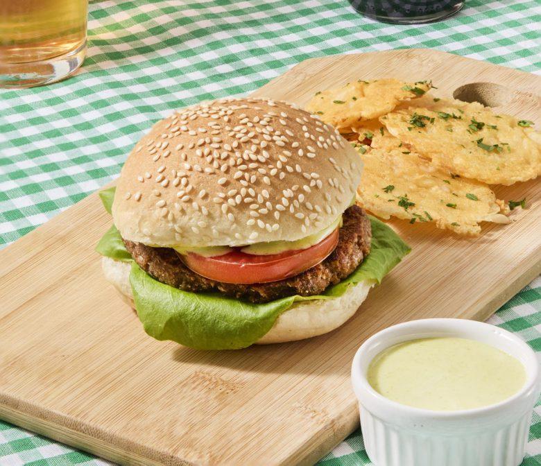 Hambúrguer de feijão fradinho e maionese