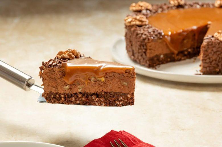 Torta de chocolate com cobertura de caramelo