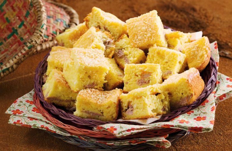 Bolo salgado de milho com atum