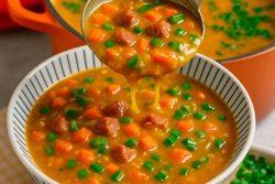 Caldo cremoso de baroa com frango
