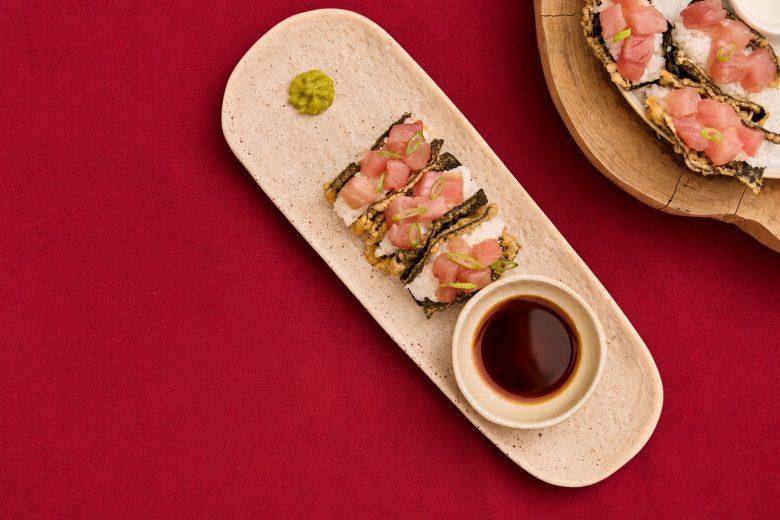 Hand roll de atum 