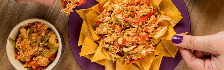 Nacho com filé de peito de frango refogado