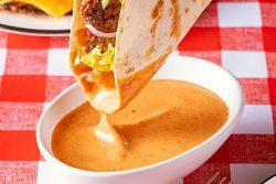 Taco com molho secreto