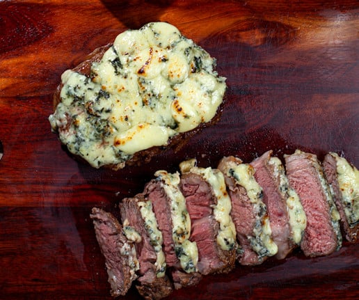 Ancho com crosta de gorgonzola