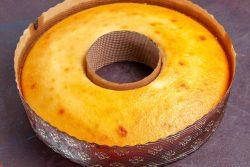 Bolo de fubá com queijo canastra e erva-doce