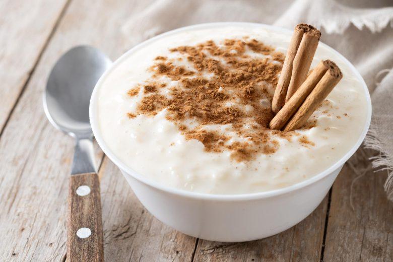 Verrine de canjica, doce de leite e crocante de castanha