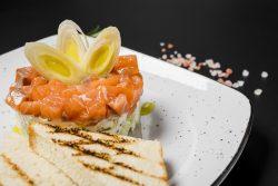 Ceviche de salmão com maracujá