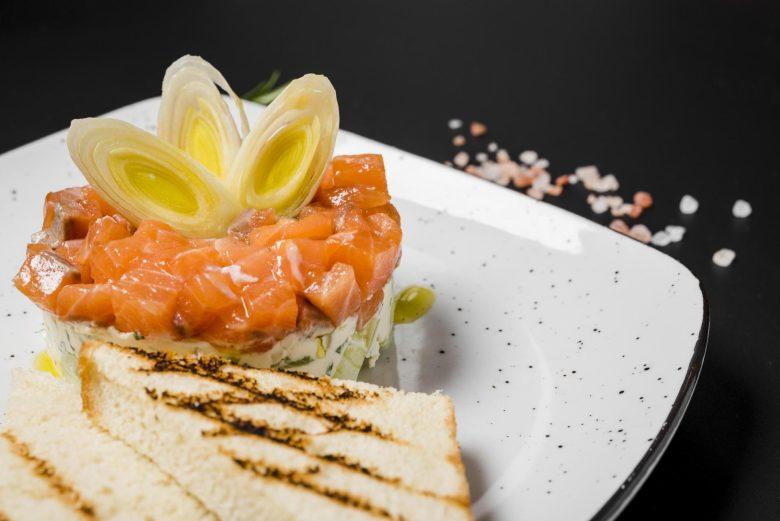 Ceviche de salmão com maracujá