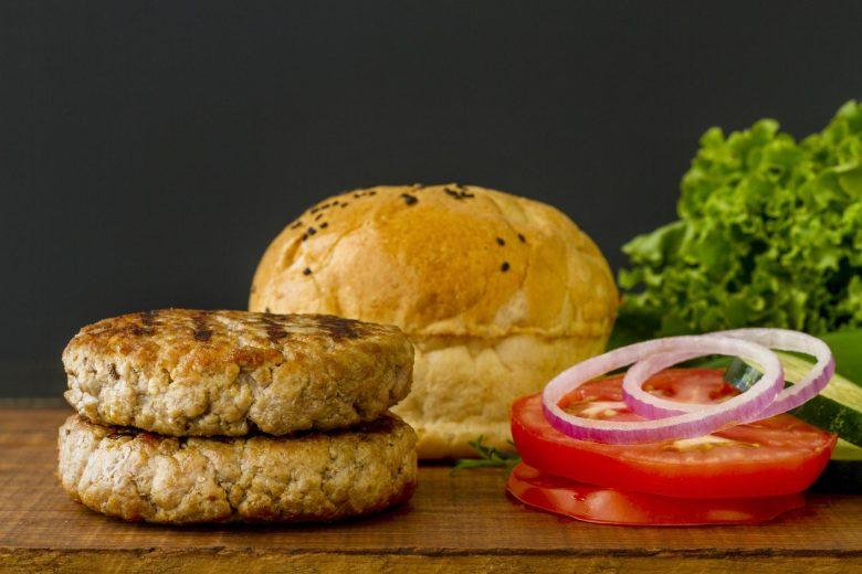 Hambúrguer de grão-de-bico e cenoura