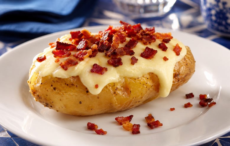 Batata recheada com fondue de queijo