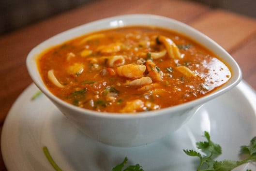 Caldo de camarão suculento