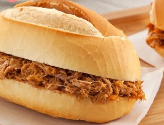Lanche especial de carne louca