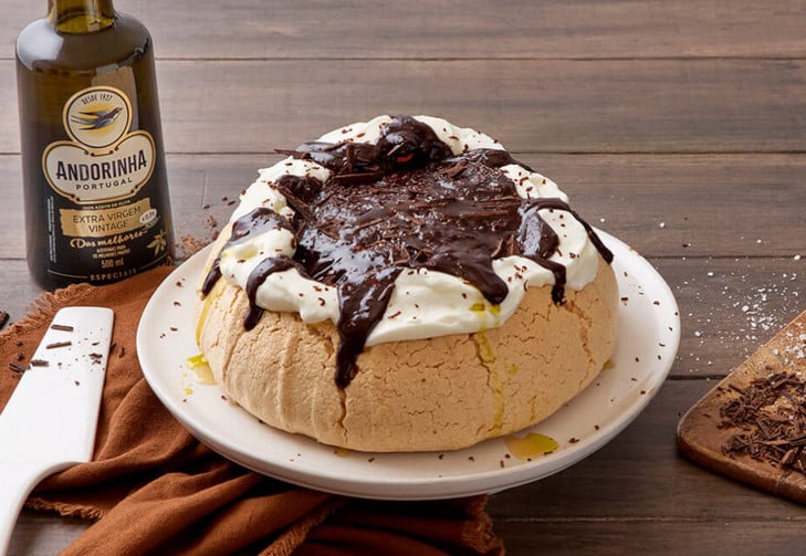 Pavlova de chocolate e flor de sal