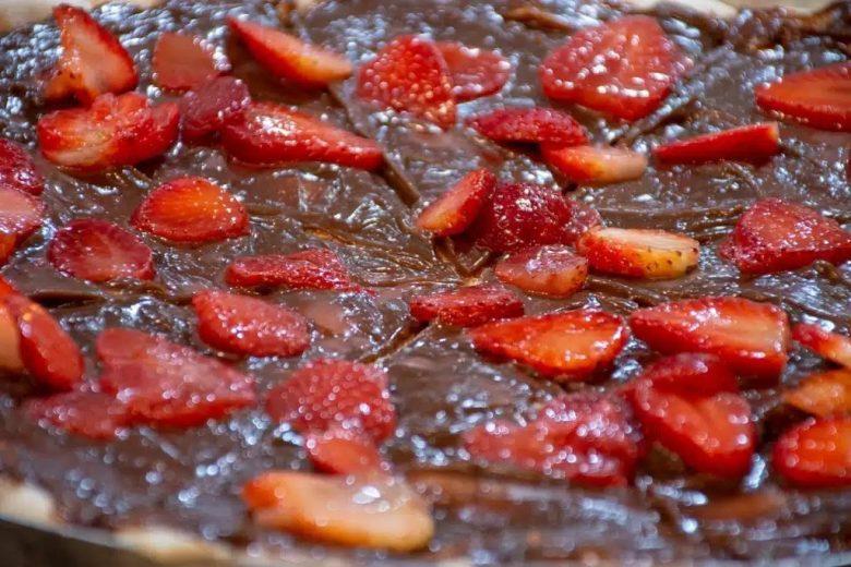 Pizza de brigadeiro com morango