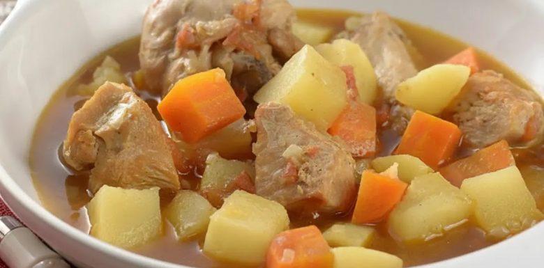 Salona de frango (ensopado com legumes)