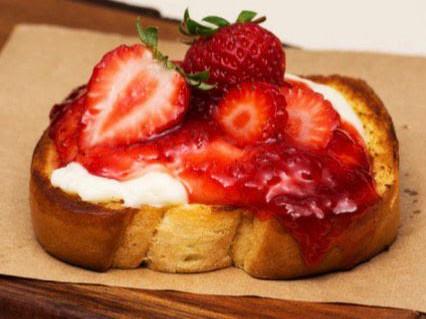 French toast de frutas vermelhas