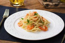Linguine com camarão e gengibre
